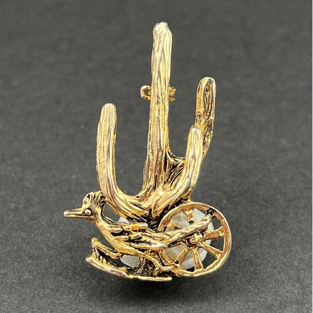 Vintage Brooch Gold Tone‎ Southwestern Roadrunner Cactus Wagon Wheel